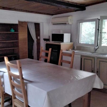 فيلا Cabanon 50M2 Meounes-les-Montrieux المظهر الخارجي الصورة